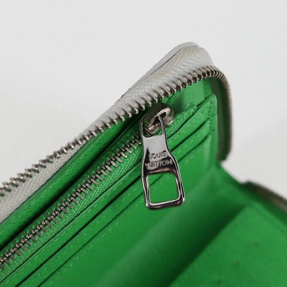 LOUIS VUITTON Monogram LV Portrait Zippy Vertical Wallet M82590 LV Auth 116099AM - Picture 8 of 16